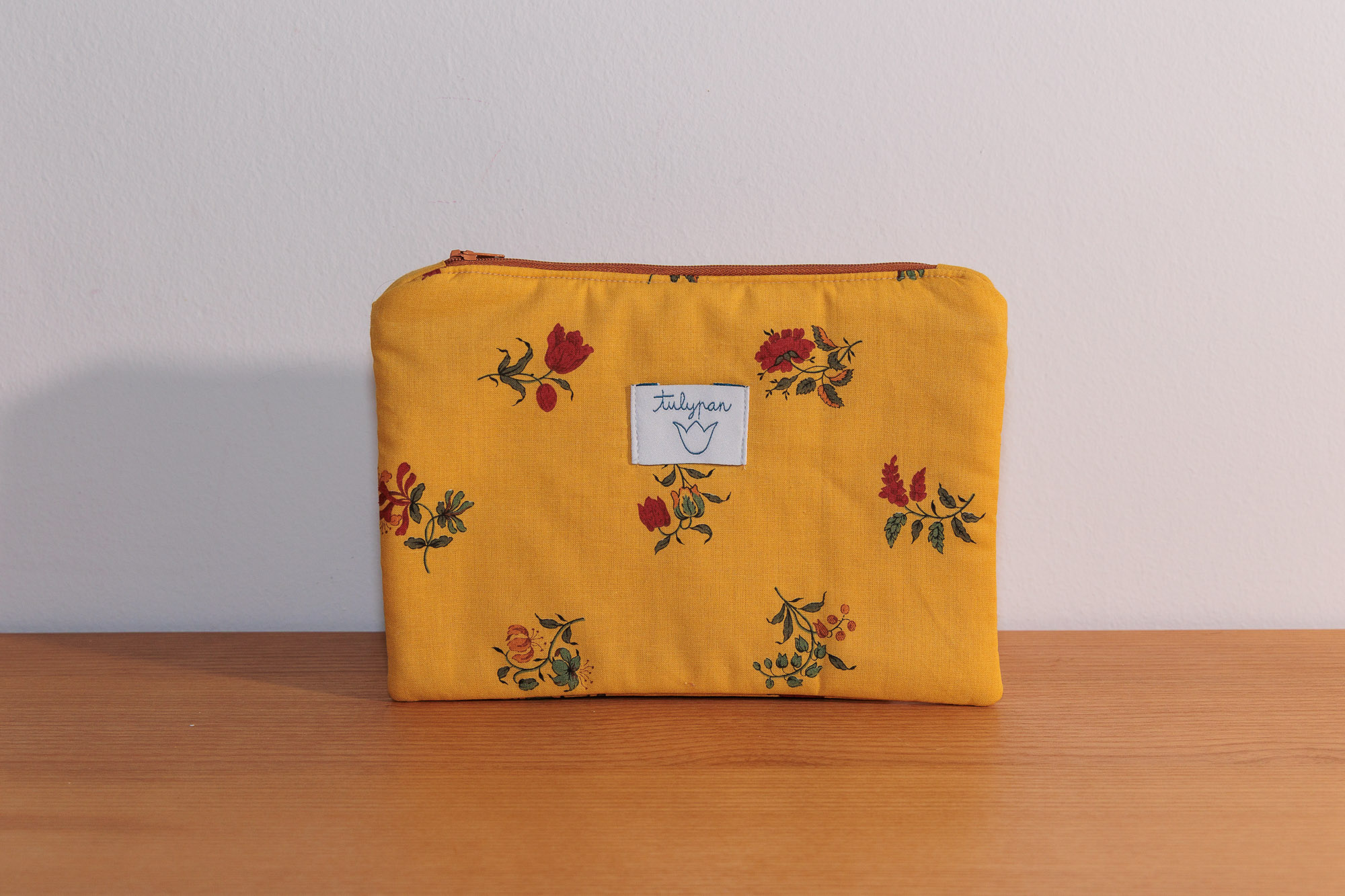 Neceser plano amarillo