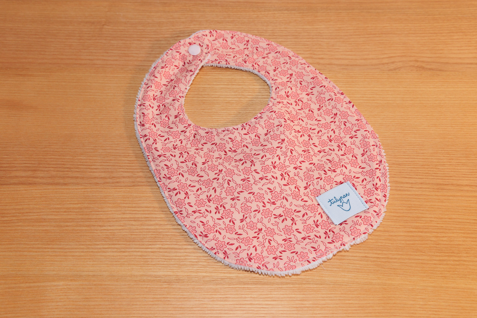 Bib pink flowers